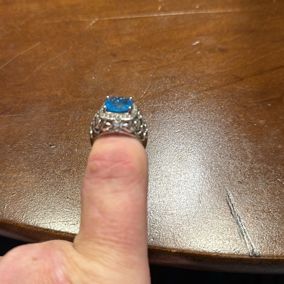 Gorgeous women’s ring 925 silver and has turquoise center stone - Picture 5 of 5